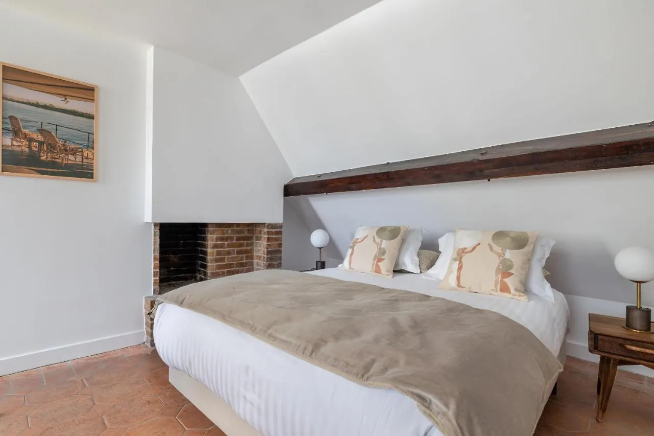 Renaissance Apartment Paris